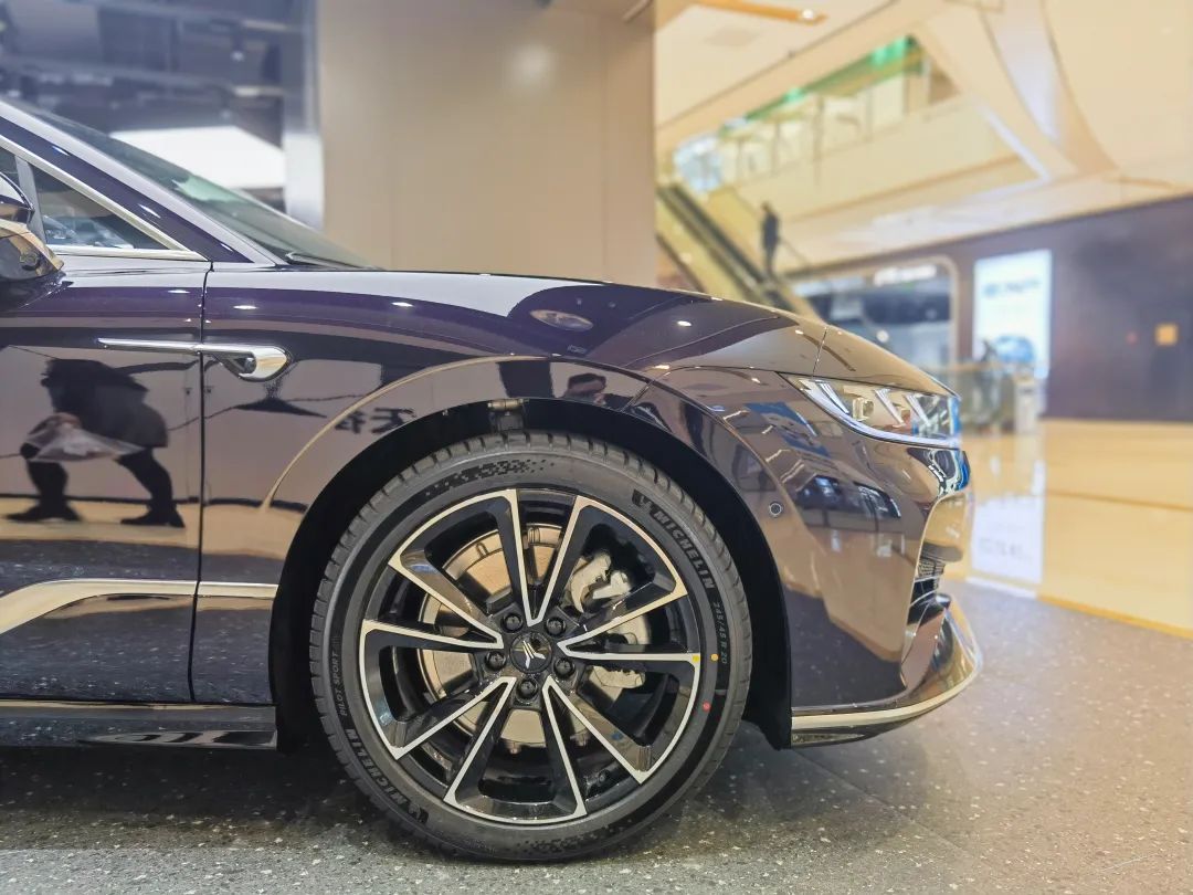 到店實(shí)拍嵐圖追光PHEV 詳解其多個(gè)“同級唯一”的智能閃光點(diǎn)